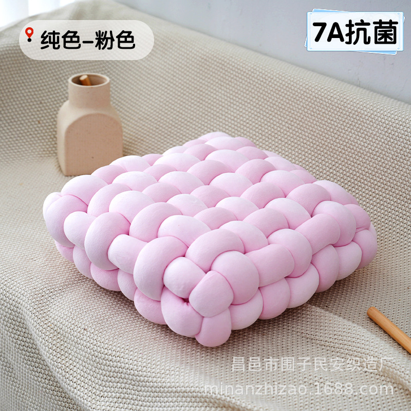 Twist pillow