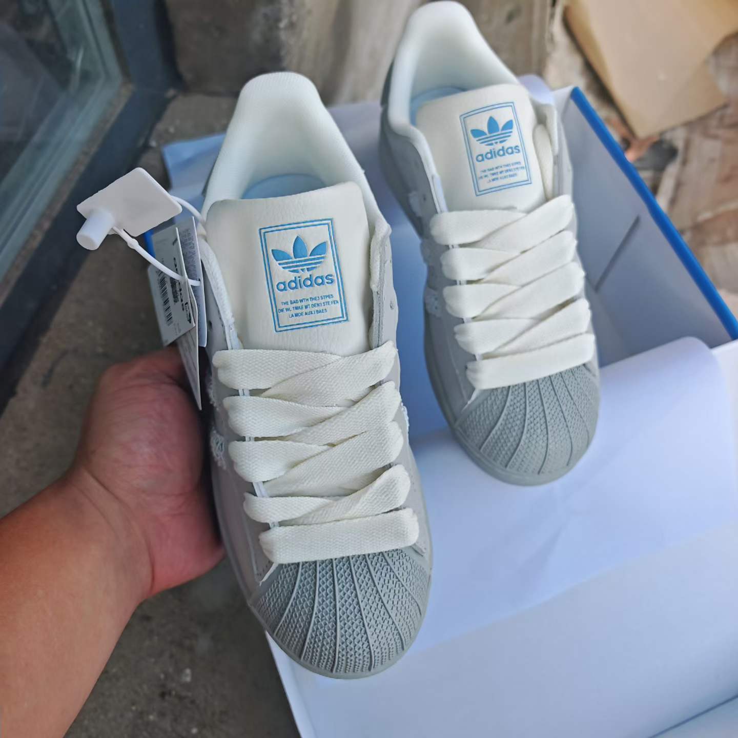 Sneaker